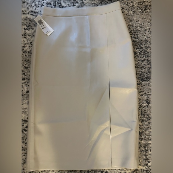 Aritiza Wilfred patio midi skirt matte pearl in size 4. Brand new - Picture 3 of 4
